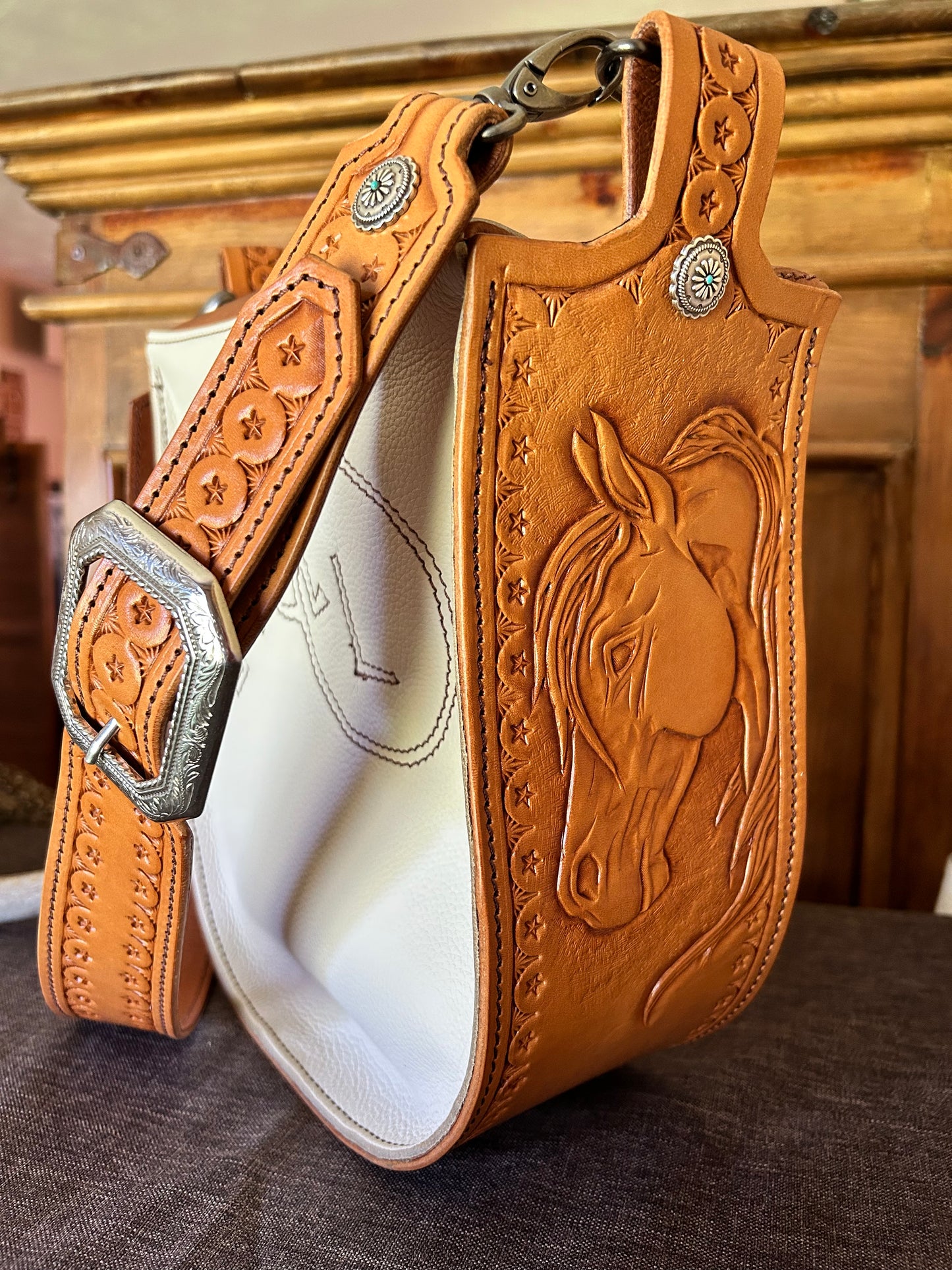 Hoof Track Studio White Shoulder bag