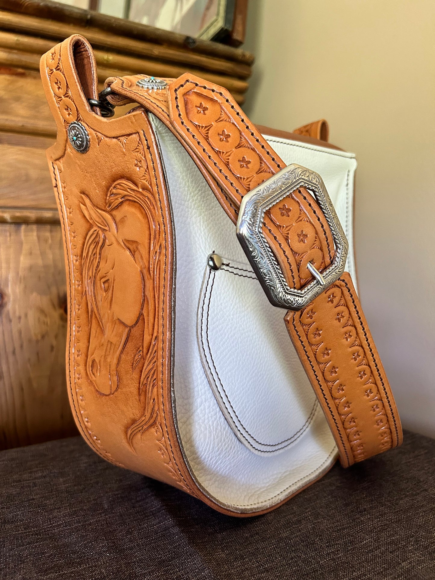Hoof Track Studio White Shoulder bag