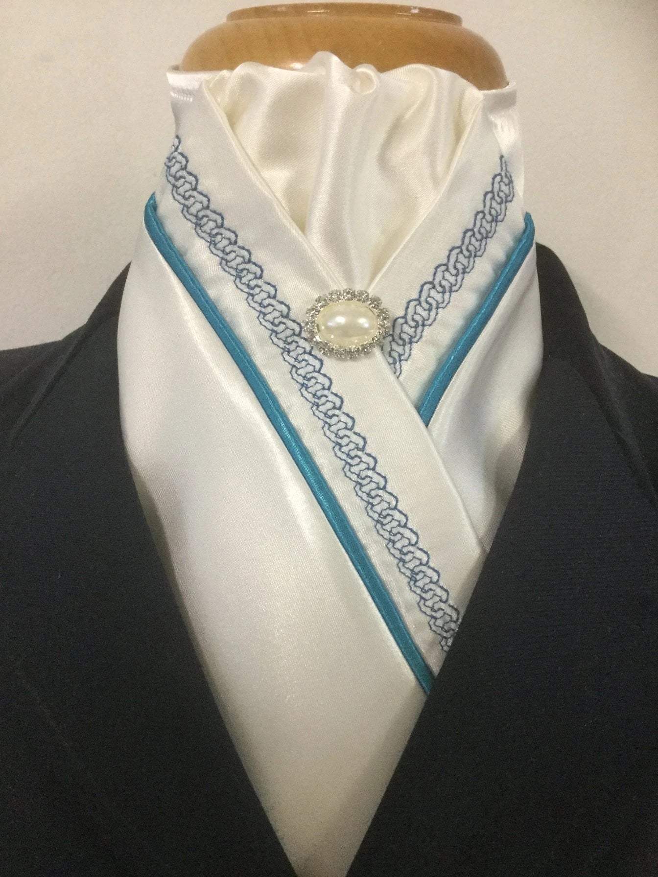 HHD White Chain Embroidered Stock Tie